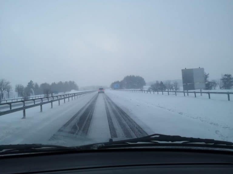 Chutes de neige en cours sur l’autoroute A75, en Lozère. ©️Carine Martin-Avanturier