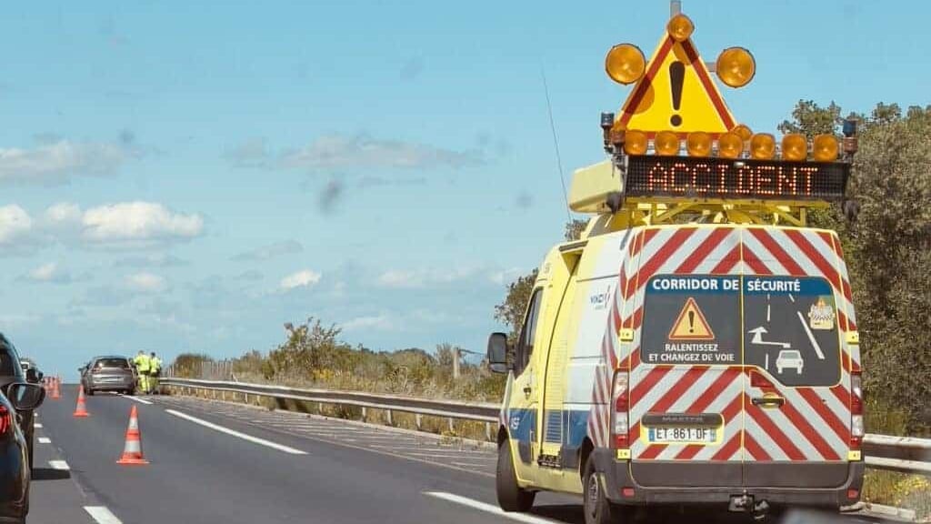 Autoroute A9 : accident et travaux perturbent la circulation dans le Gard